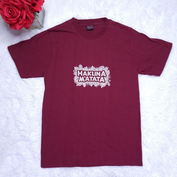 Vintage Hakuna Matata Embroidered Maroon T-Shirt Lion King Born In Kenya Size S - Picture 1 of 7